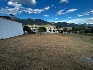 Terreno residencial en fracionamiento privado ubicado en Carretera Nacional