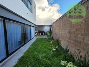 CASA SEMI-AMUEBLADA EN VENTA EN FRACC. SENDEROS 3