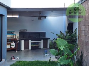 CASA SEMI-AMUEBLADA EN VENTA EN FRACC. SENDEROS 3