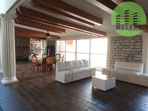 CASA CON ALBERCA EN FRACC. VILLAS CAMPESTRE