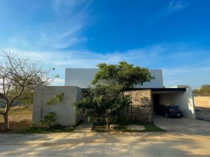 Casa en privada residencial en Temozon Norte en venta