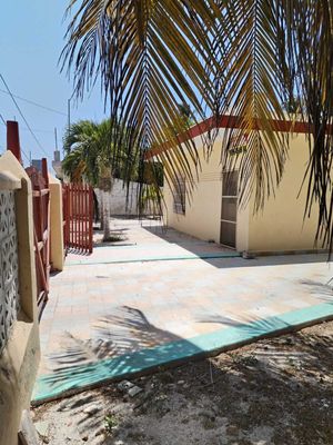 Casa en Sisal en venta, a 2 calles de la playa, muy cerca del muelle.