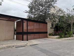Casa tipo Townhouse con alberca en Marenta, Cholul, norte de Mérida