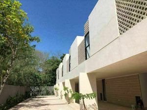 Casa tipo townhouse con piscina en renta, en Mérida, Montes de Amé