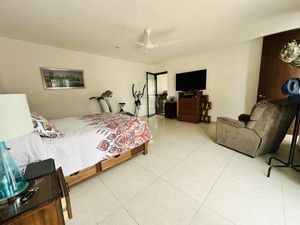 Casa en venta en privada a 5 minutos del periférico de Mérida.