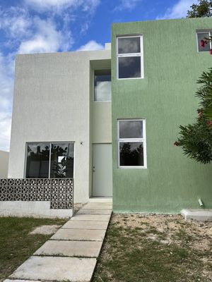 CASA  EN VENTA DE 2 PLANTAS UBICADA EN MERIDA YUCATAN