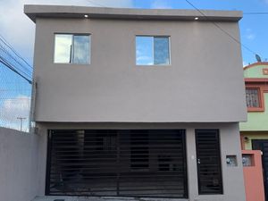 Casa  en reta en privada en residencial agua caliente