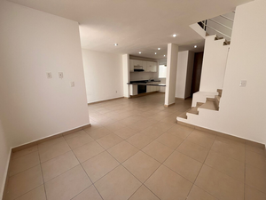 TH Casa en VENTA en Querétaro ¡Dentro de privada, espacios amplios!