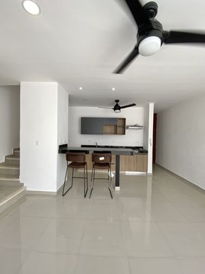 TOWNHOUSE DE 2 RECÀMARAS EN VENTA / RENTA EN TEMOZÓN NORTE, AL NORTE MÉRIDA