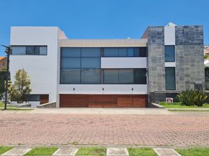 Bugambilias Vende Residencia Moderna Segunda Sección