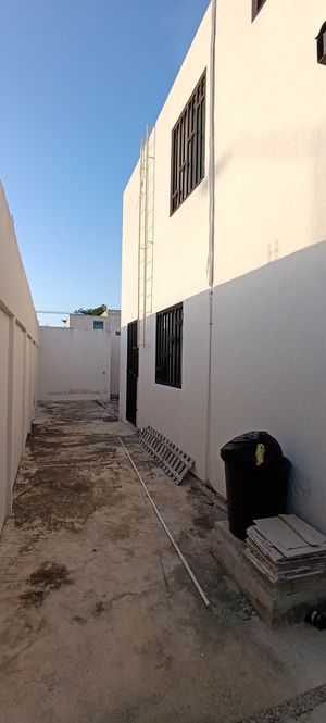 CASA AMPLIA AL PONIENTE DE MERIDA