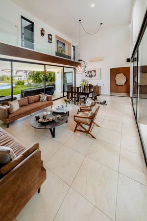 Casa en venta frente al lago Kilil en el Yucatán Country Club