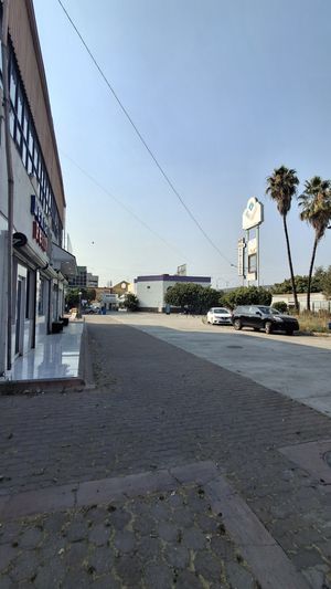 Se renta local comercial de 110m² a una cuadra del Chaparral