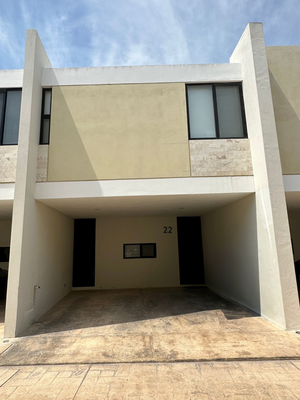 Casa en venta en privada Maculí Cholul