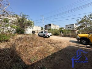 Fabuloso Terreno de 400 m2 con Servicios, Zona Diamante de la Ciudad