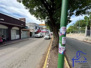 Casa/Local Comercial Frente al Estadio Víctor Manuel Reyna