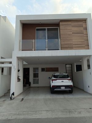 Casa en Venta en Alvento Equipada y Amueblada Apodaca NL