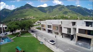 Casa en venta en Las Esmeraldas Residencial en Monterrey