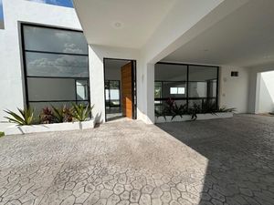 Fabulosa casa con acabados de lujos en San Pedro Cholul. Superficie 1000 m2