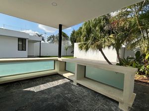 Fabulosa casa con acabados de lujos en San Pedro Cholul. Superficie 1000 m2