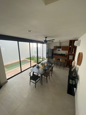 Townhouse en venta en Cholul, 2 recámaras, Rooftop