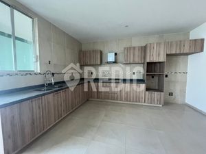 CASA de 3 hab. con jardin de 80 mts. EN CUMBRES DEL LAGO JURIQUILLA