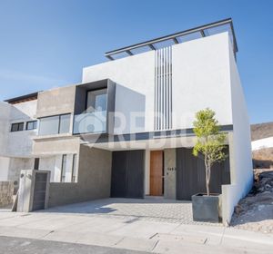 MODERNA CASA EN VENTA EN NUEVO REFUGIO CON ROOF