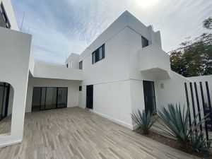 Casa en venta en Ladron de Guevara Guadalajara de 11  recs