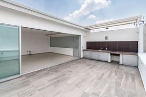 Hermoso Penthouse de 3 Pisos con Roof Garden Privado