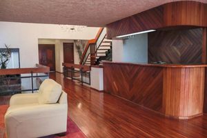 Casa en venta en Bosques de las Lomas con jardín