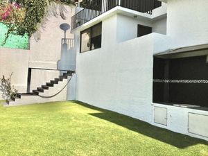 Casa en venta en Bosques de las Lomas con jardín