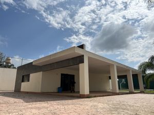 CASA CON CANCHA DE FUT BOL 7 Y FRONTÓN