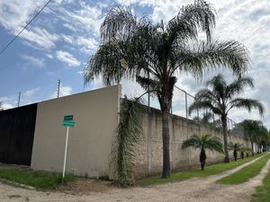 CASA CON CANCHA DE FUT BOL 7 Y FRONTÓN