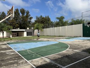 CASA CON CANCHA DE FUT BOL 7 Y FRONTÓN