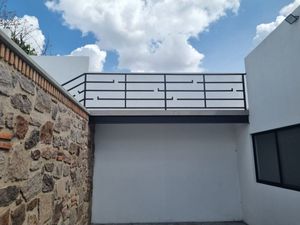 EXCELENTE CASA EN VENTA 3 RECAMARAS, ROOF GARDEN, BANTHI SAN JUAN DEL RÍO