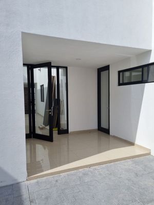 EXCELENTE CASA EN VENTA 3 RECAMARAS, ROOF GARDEN, BANTHI SAN JUAN DEL RÍO