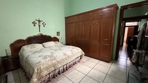 Casa en Venta con Local Comercial