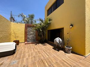 Casa en Renta Jardines de Guadalupe con Uso de Suelo Mixto, Ideal para edificio.