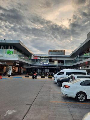 LOCAL EN RENTA EN PLAZA PORTOBELO SOBRE AV. AVIACIÓN