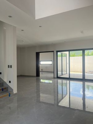 CASA EN VENTA EN BOSQUES DE LAS MISIONES - ZONA SANTIAGO NL