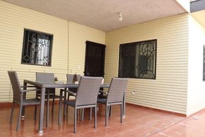 CASA EN VENTA EN CONTRY LA SILLA - ZONA GUADALUPE