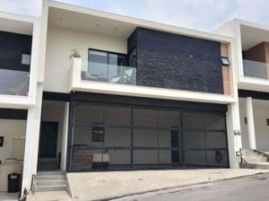 CASA EN VENTA EN BOSQUES DE VISTANCIA - ZONA LA RIOJA