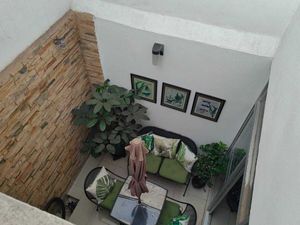 CASA EN JARDINES DEL VALLE CERCA DE ZONA REAL