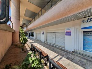 Locales en venta en planta baja, Galerías Bonampak