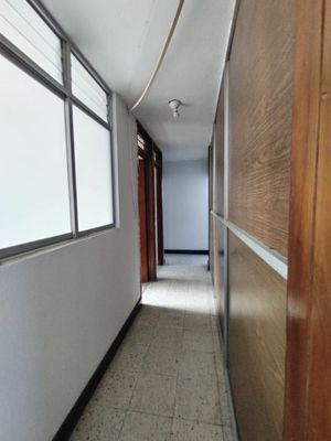 Se VENDE Departamento en la Avenida central Poniente