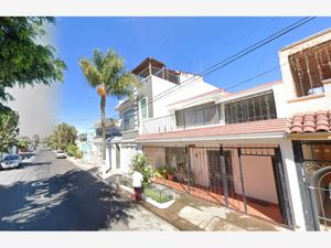 Casa en Venta en Los Arrayanes Guadalajara