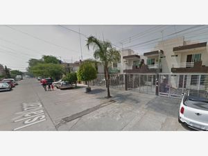 Casa en Venta en Villa Vicente Guerrero Guadalajara