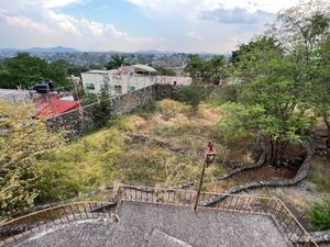 Terreno en Venta en Fraccionamiento Burgos, Cuernavaca