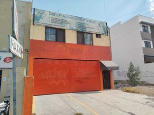 OFICINA UBICADA Y FUNCIONAL EN RENTA