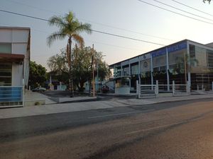 Locales en renta avenida Universidad, Querétaro.